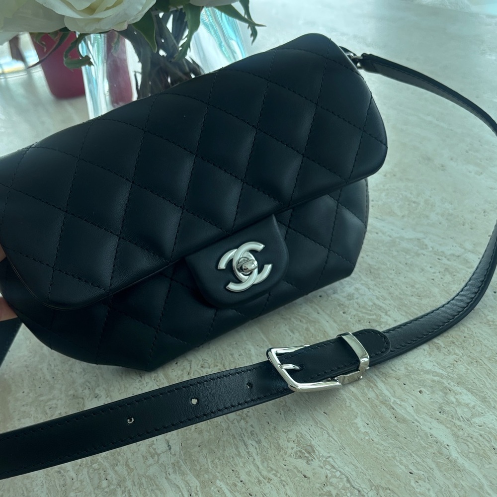 CHANEL Black Quilted Crossbody Bag - Picture 11 of 11